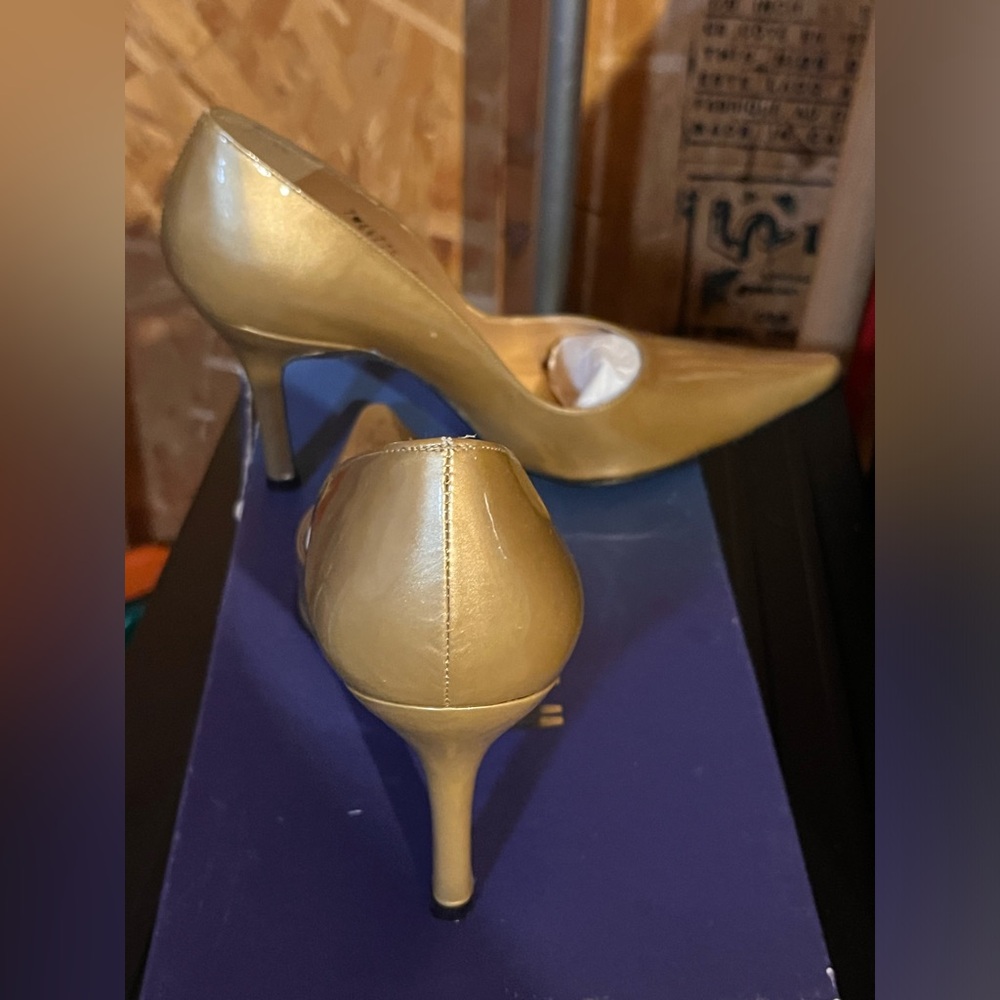 New Stuart Weitzman champagne quasar color lady Heels Size 7 M